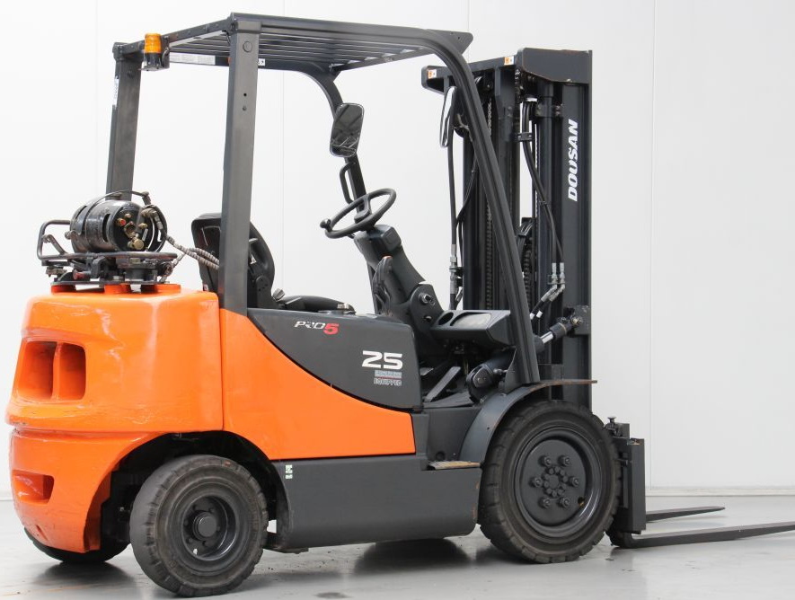 Вилочный газбензиновый погрузчик Doosan G25E-5