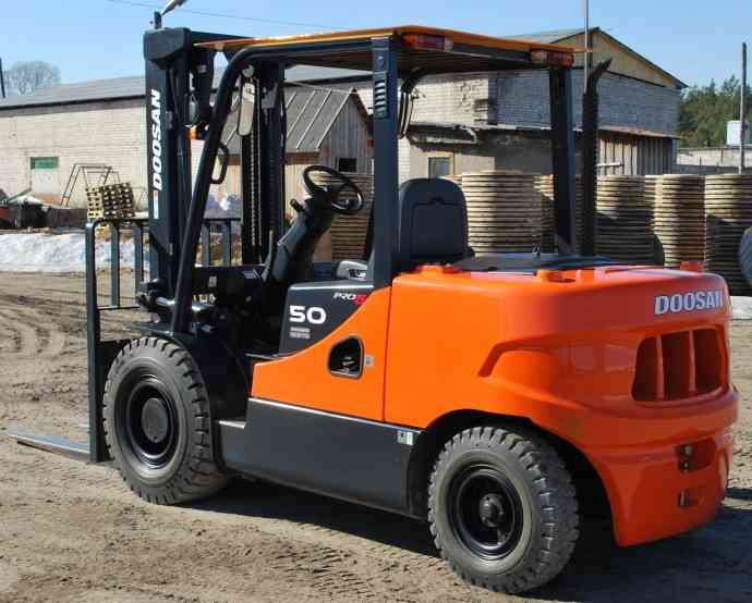 Дизельный погрузчик Doosan D50S-5
