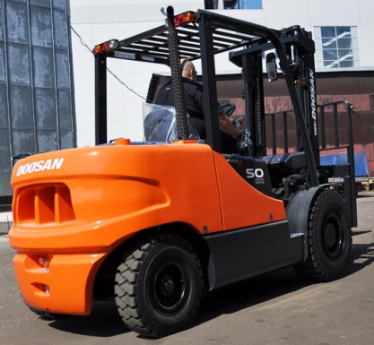 Дизельный погрузчик Doosan D50SC-5