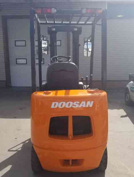 Дизельный погрузчик Doosan D20SC-5