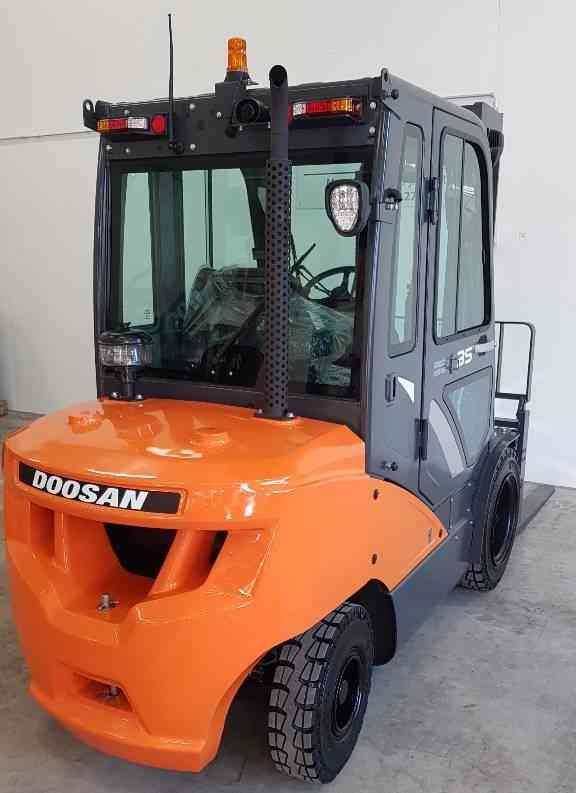 Дизельный погрузчик Doosan D35C-7