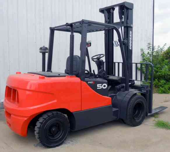 Дизельный погрузчик Doosan D50SC-5
