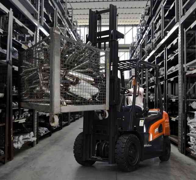 Дизельный погрузчик Doosan D33NX