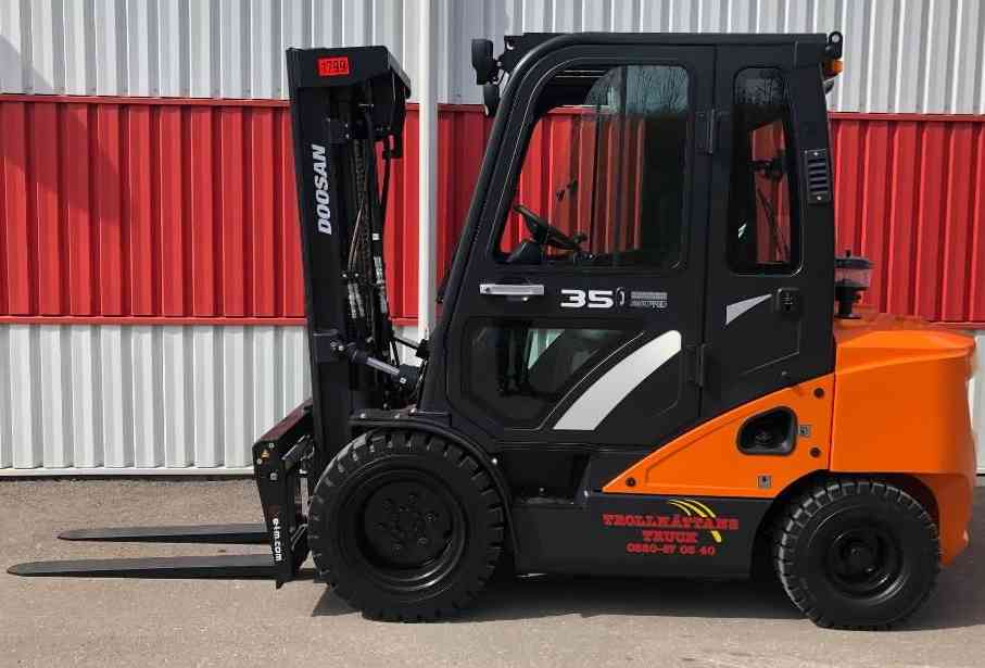 Дизельный погрузчик Doosan D35C-7
