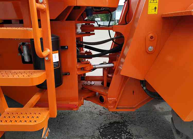 Фронтальный погрузчик DOOSAN SD300H