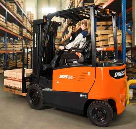 Вилочный электропогрузчик Doosan B25X-7