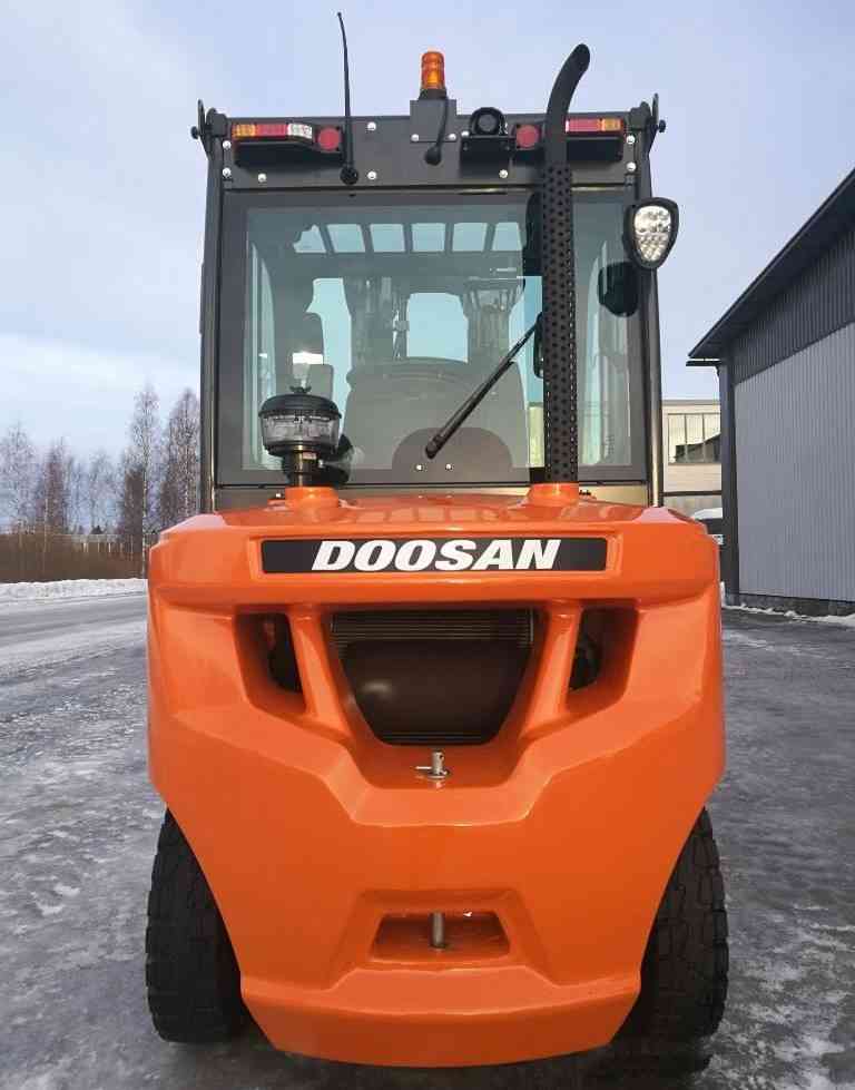 Дизельный погрузчик Doosan D35C-7