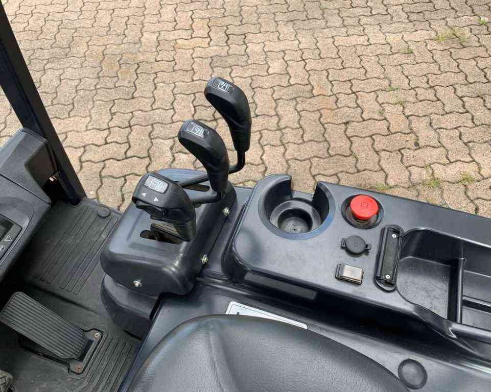 Вилочный электропогрузчик Doosan B15T-7