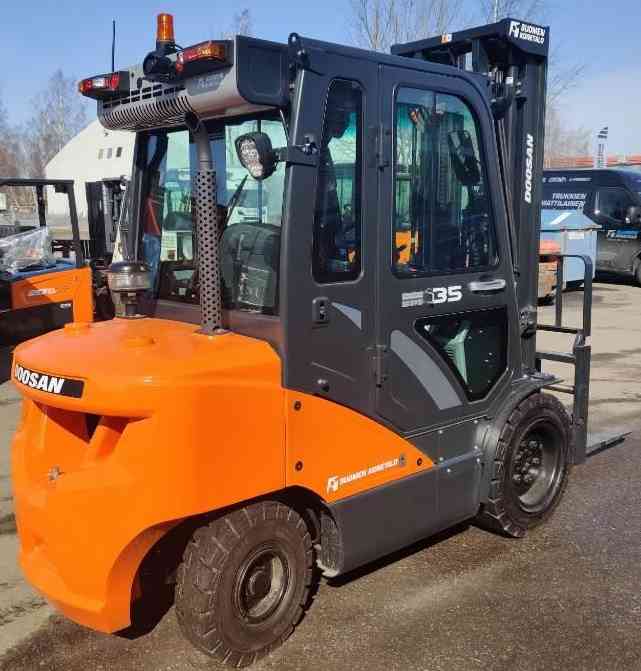 Дизельный погрузчик Doosan D35C-7