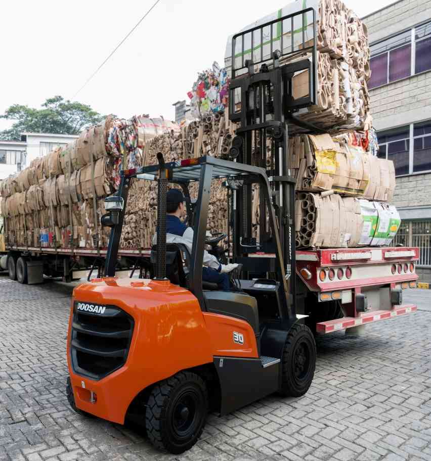 Дизельный погрузчик Doosan D33NX